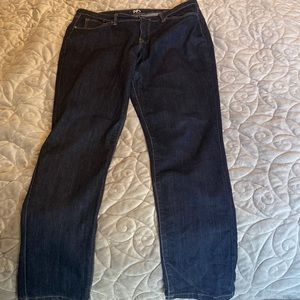 Waist Snatch Dark Wash Jeans. Very cute, very stylish dark was jeans.